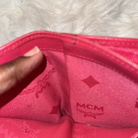 Authentic MCM Pink Leather Studded Logo Motifs Trifold Wallet with keychain GUC - Picture 16 of 17
